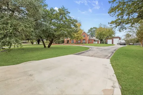 3905 N Briarwood Drive Brenham TX 77833