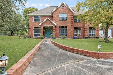 3905 N Briarwood Drive Brenham TX 77833