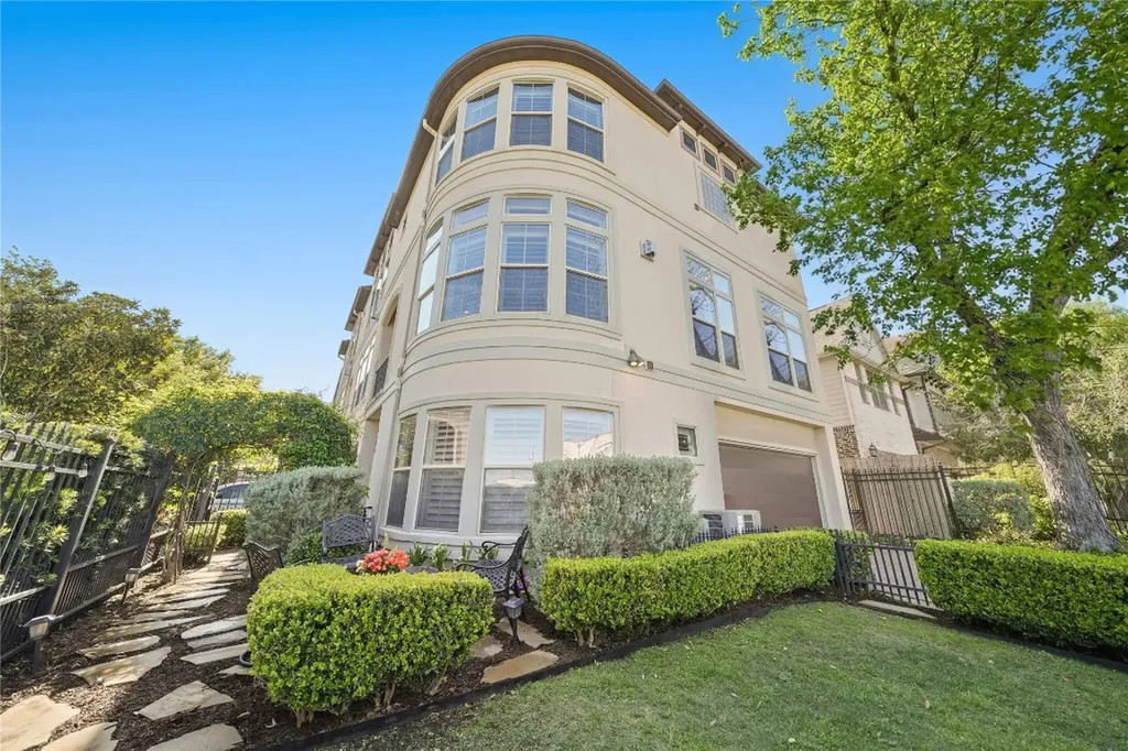 6302 Prague Street Houston TX 77007