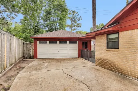 5914 Pine Arbor Drive Houston TX 77066