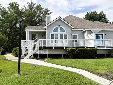111 Dunbar Estates Drive 404 Friendswood TX 77546