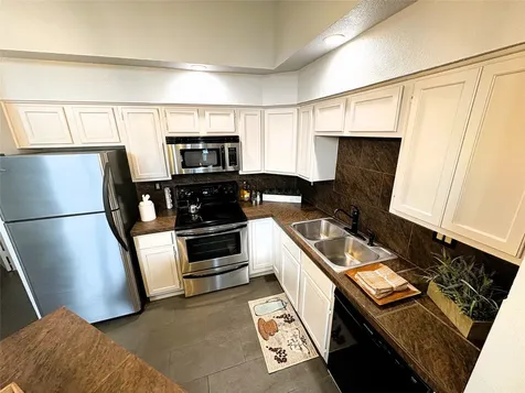 111 Dunbar Estates Drive 404 Friendswood TX 77546