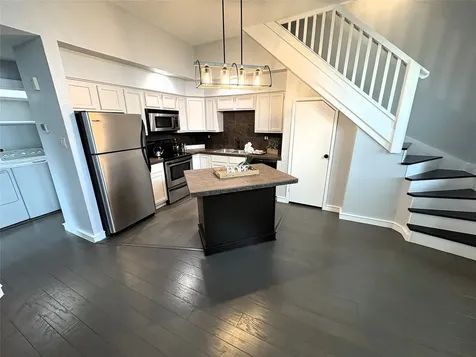 111 Dunbar Estates Drive 404 Friendswood TX 77546