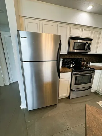 111 Dunbar Estates Drive 404 Friendswood TX 77546
