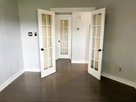 111 Dunbar Estates Drive 404 Friendswood TX 77546