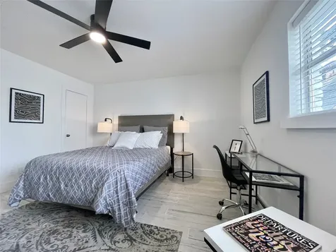 1855 Portsmouth Street 7g Houston TX 77098