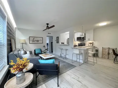 1855 Portsmouth Street 7g Houston TX 77098