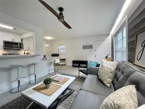 1855 Portsmouth Street 7g Houston TX 77098