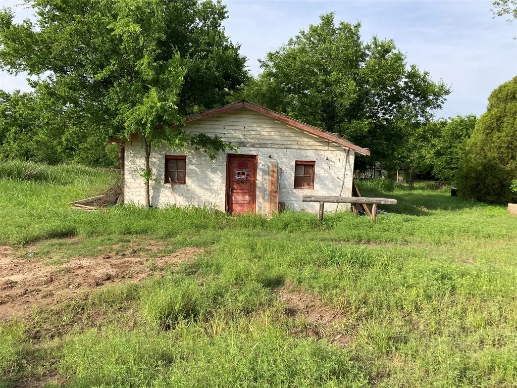 205 S Prairie Avenue Petrolia TX 76377