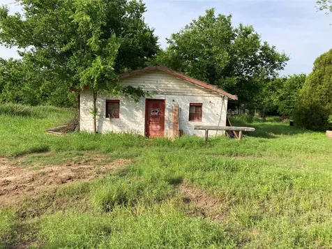 205 S Prairie Avenue Petrolia TX 76377