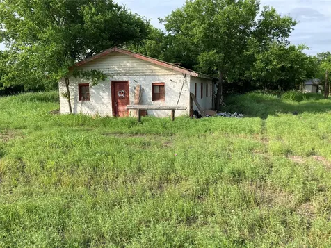 205 S Prairie Avenue Petrolia TX 76377