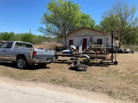 205 S Prairie Avenue Petrolia TX 76377