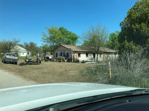 205 S Prairie Avenue Petrolia TX 76377