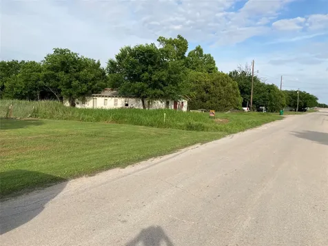 205 S Prairie Avenue Petrolia TX 76377