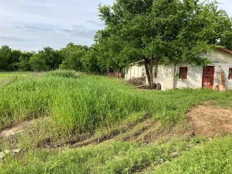 205 S Prairie Avenue Petrolia TX 76377