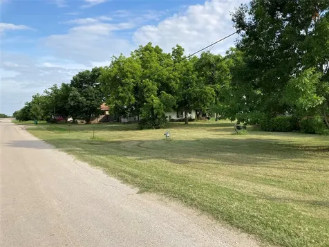 205 S Prairie Avenue Petrolia TX 76377