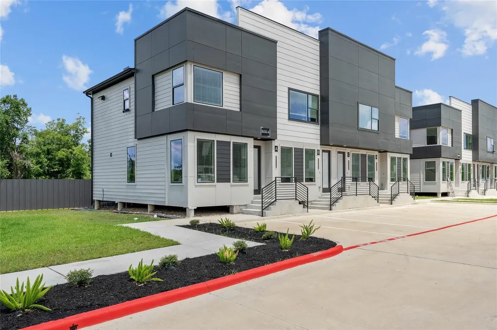 3522 Mansfield Building C Street A Houston TX 77091