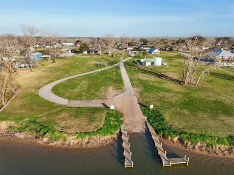 83 Elizabeth Drive Bay City TX 77414