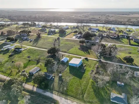 83 Elizabeth Drive Bay City TX 77414