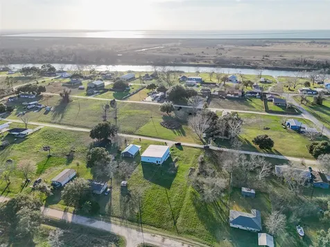 83 Elizabeth Drive Bay City TX 77414