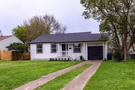 1203 17th Avenue N Texas City TX 77590