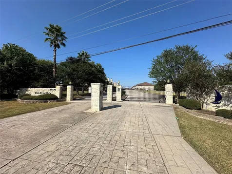 17570 Highway 105 W 55w Montgomery TX 77356