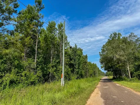 5 County Road 1325 Warren TX 77664
