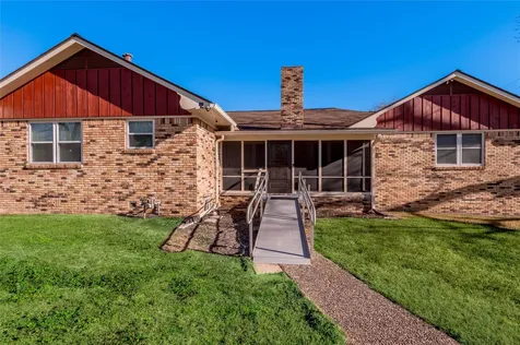 2201 Badger Lane Huntsville TX 77320