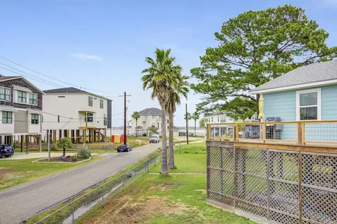 2108 Knollwood Street Kemah TX 77565
