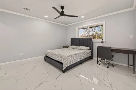 5674 Hazen Street Houston TX 77081