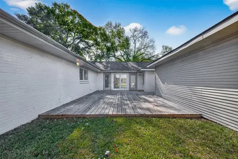 5674 Hazen Street Houston TX 77081