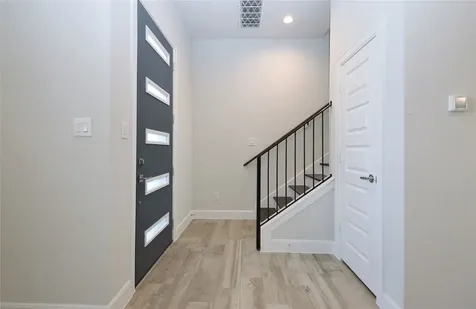 506 W Donovan G Houston TX 77091