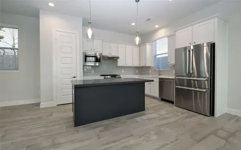 506 W Donovan G Houston TX 77091