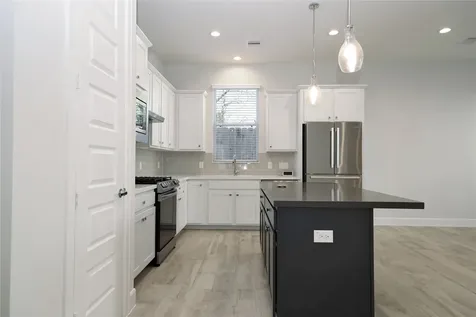 506 W Donovan G Houston TX 77091
