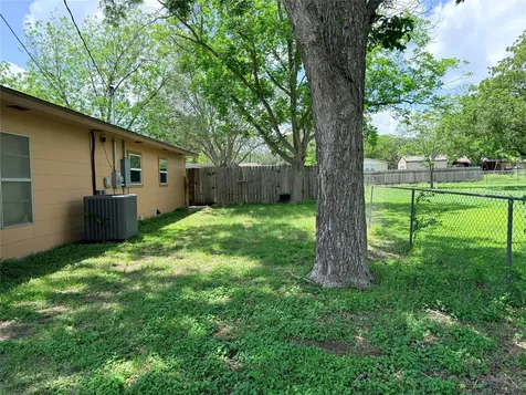 211 N Simpson Street Yorktown TX 78146