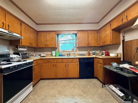 211 N Simpson Street Yorktown TX 78146