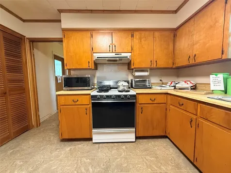 211 N Simpson Street Yorktown TX 78146