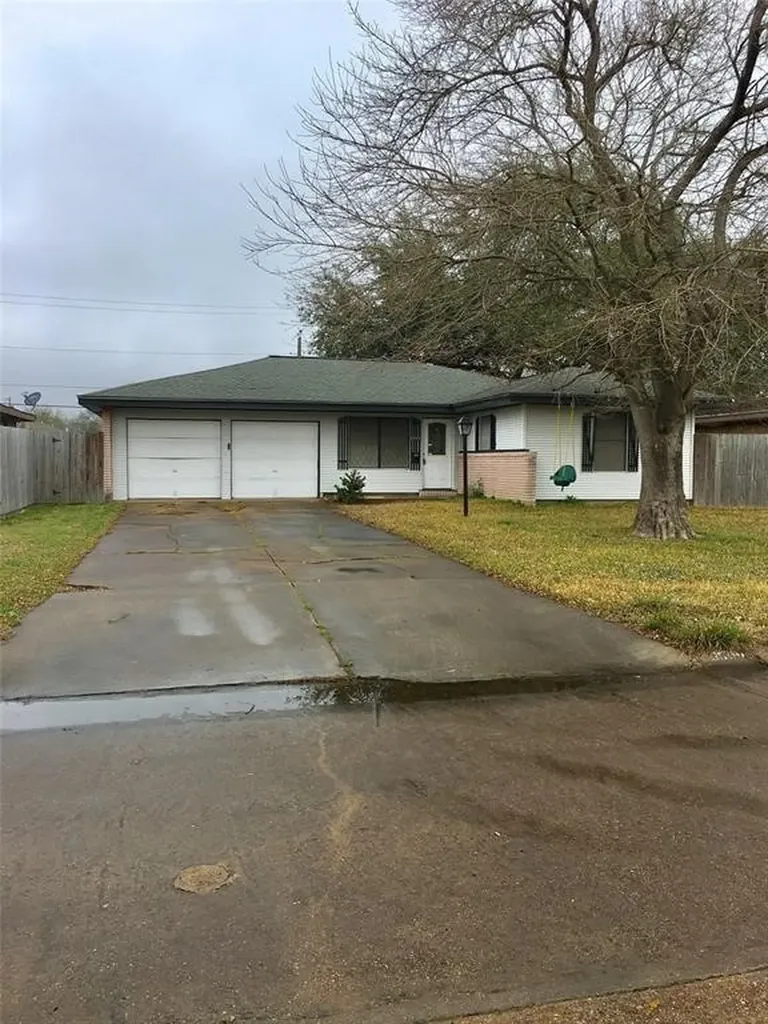 2206 18th Avenue N Texas City TX 77590