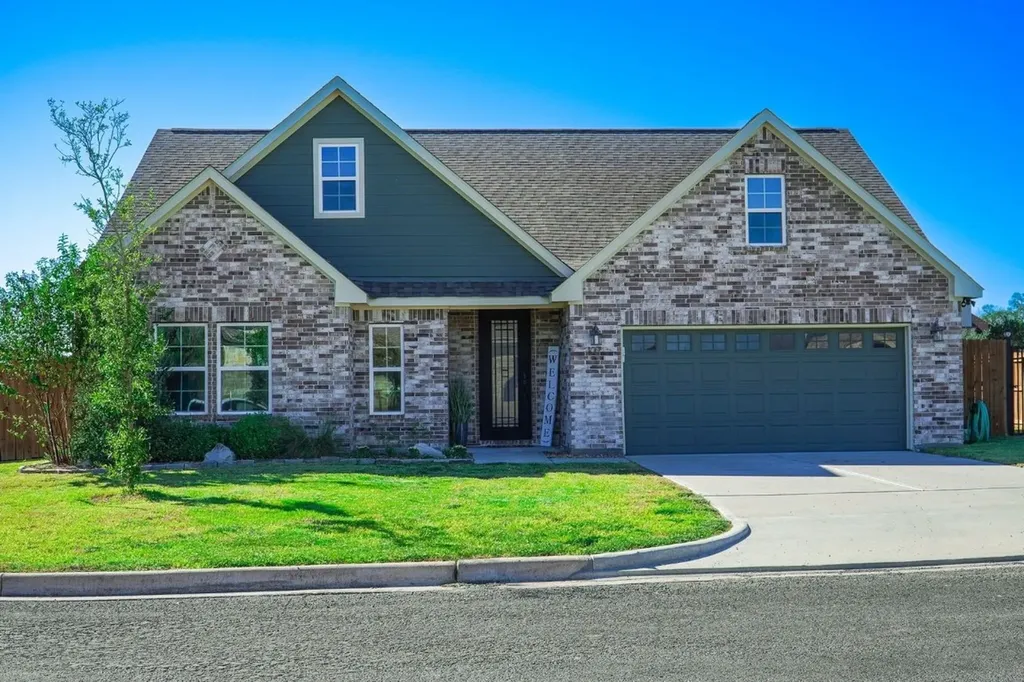 107 Fosters Branch Drive Schulenburg TX 78956