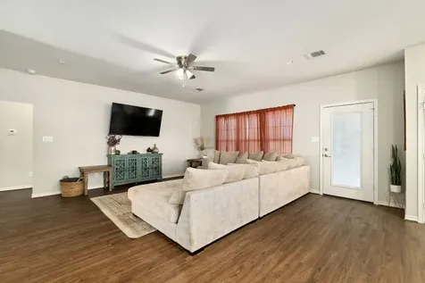 107 Fosters Branch Drive Schulenburg TX 78956
