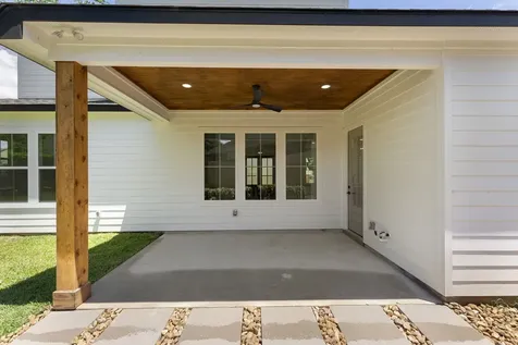 3709 Oak Court Montgomery TX 77356
