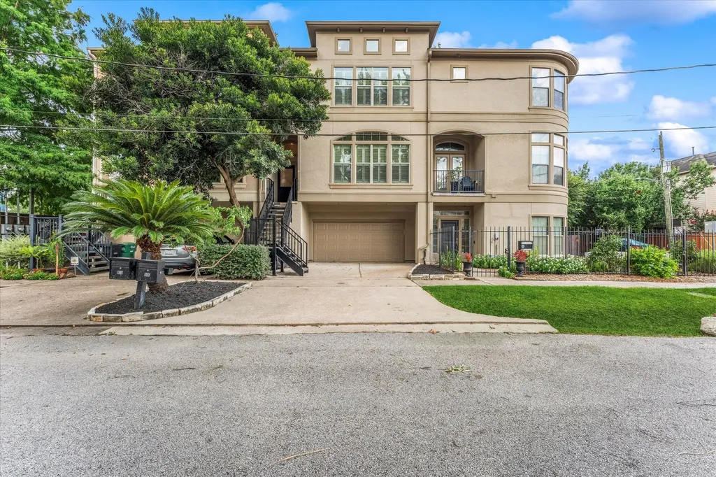 906 Reinicke Street Houston TX 77007