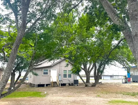 907 E Jackson Street El Campo TX 77437