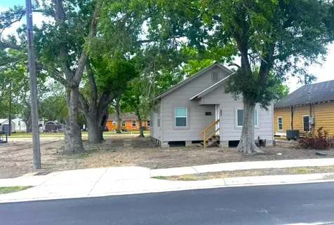 907 E Jackson Street El Campo TX 77437