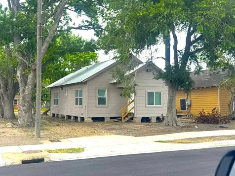 907 E Jackson Street El Campo TX 77437