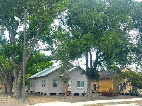 907 E Jackson Street El Campo TX 77437