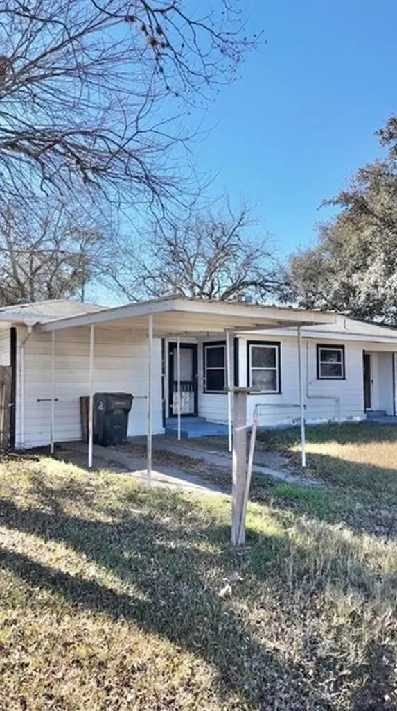 142 W 4th Street Yorktown TX 78164