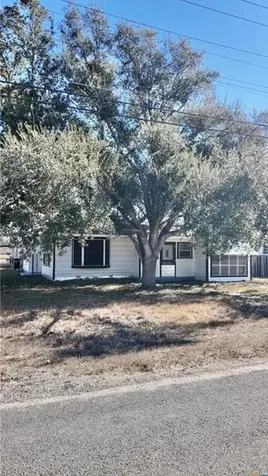 142 W 4th Street Yorktown TX 78164