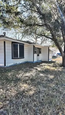 142 W 4th Street Yorktown TX 78164