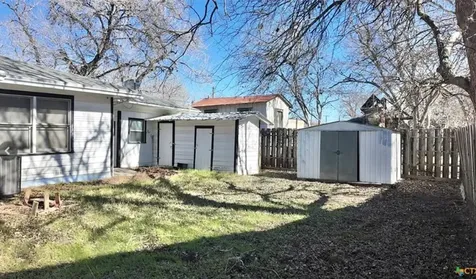 142 W 4th Street Yorktown TX 78164
